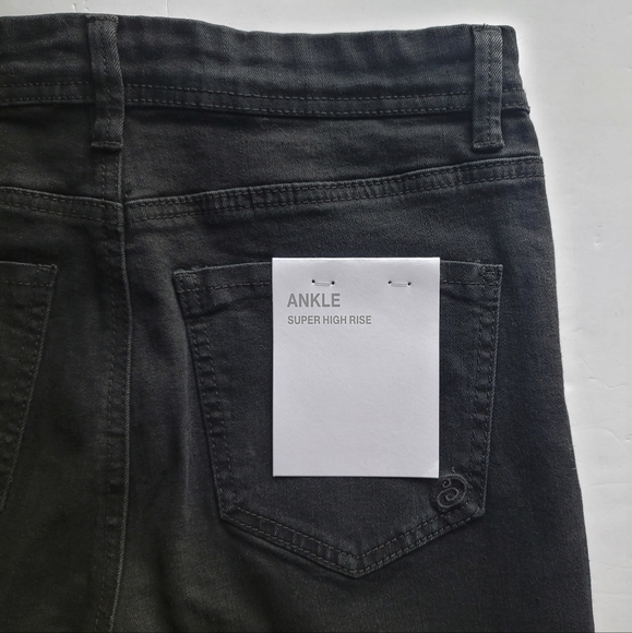 NWT Size 9/28 INDIGO REIN Black Denim Super High Rise Ripped Skinny Ankle Jeans - Picture 5 of 6